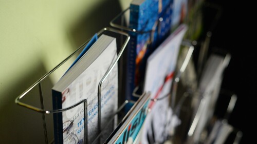 ANUNȚ ACHIZIȚIE SERVICII EDITARE ȘI TIPĂRIRE BROȘURĂ A5